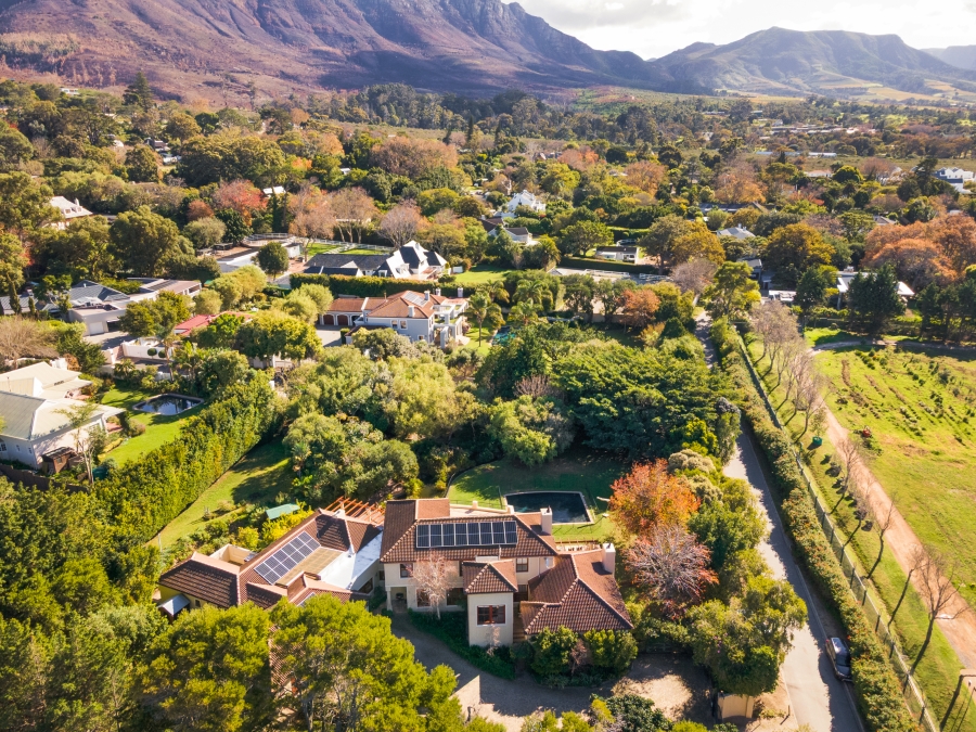 7 Bedroom Property for Sale in Zwaanswyk Western Cape